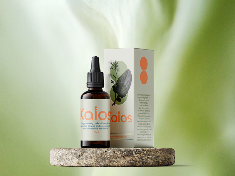 Flacone e confezione di Kaïos Body Oil, olio corpo rigenerante senza CBD con PEA, ideale per uso quotidiano e post-allenamento.